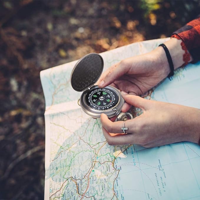 Nikou Vintage Pocket Compass，Kids Classic Portable Compass Accurate Waterproof for Hiking Outdoor Camping Motoring Boating Backpacking Survival Emergency (Zinc Alloy)