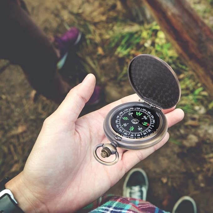 Nikou Vintage Pocket Compass，Kids Classic Portable Compass Accurate Waterproof for Hiking Outdoor Camping Motoring Boating Backpacking Survival Emergency (Zinc Alloy)