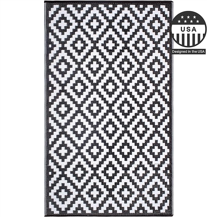 FH Home Outdoor Rug - Waterproof, Fade Resistant, Reversible - Premium Recycled Plastic - Geometric - Patio, Porch, Deck, Balcony - Aztec - Black & White Crease Free - 5 x 8 ft