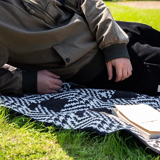 PuTian Merino Wool Blanket - 87" x 63" Thick Warm Soft Large Bed Throw - Great for Camping, Outdoors, Travel, Car, Couch, All Seasons Houndstooth Black
